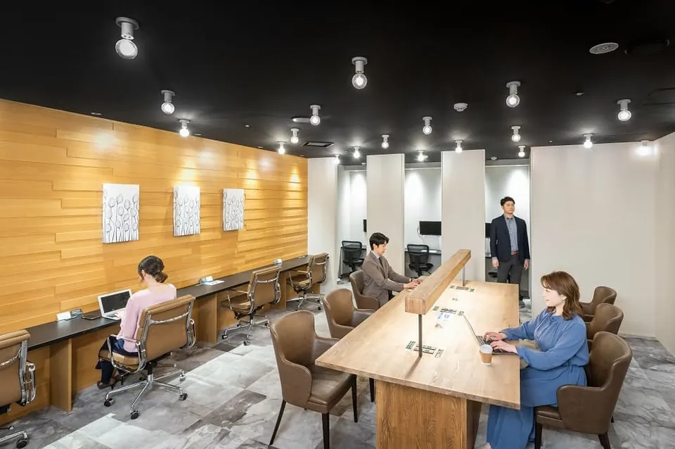 THE HUB 大阪本町 写真2